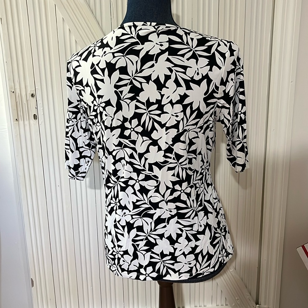 Lands end elbow sleeve rash guard size small black and white floral - Picture 5 of 5